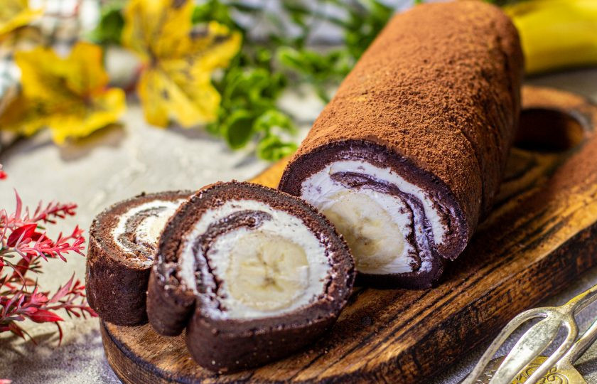 1. Этап. Шоколадный рулет без муки: Рулет нарежьте на кусочки и подавайте к столу. Приятного аппетита!