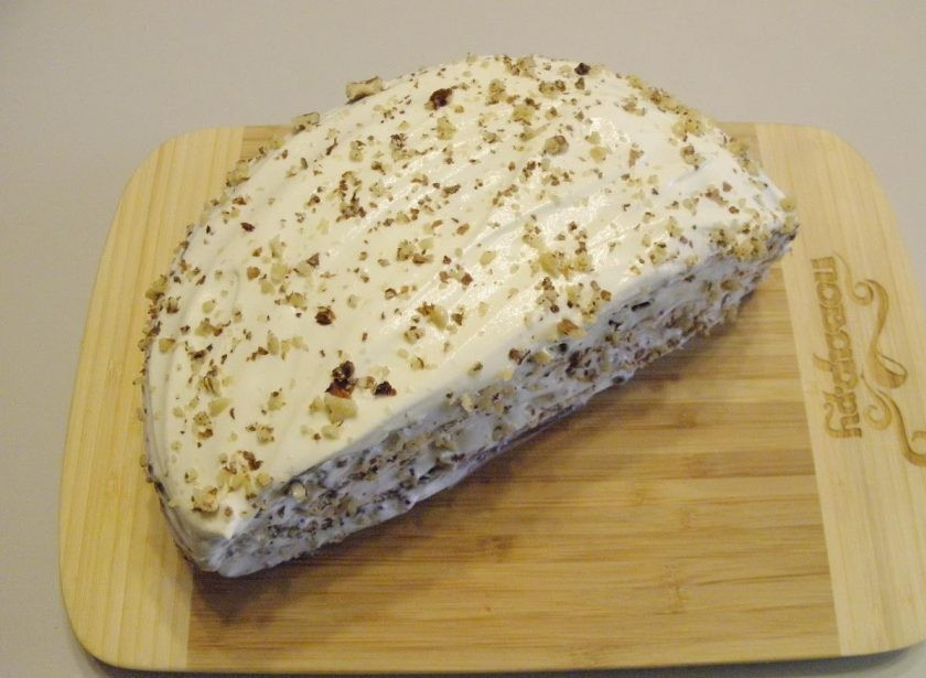 1. Этап. Сметанник шоколадный: 9. Готовый тортик украсьте по вкусу. У меня были грецкие орехи, я их измельчила и опоыпала тортик. Отправьте торт в холодильник на 2-3 часа.