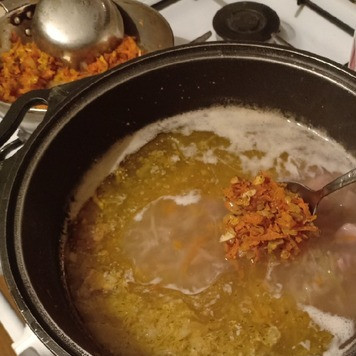 1. Этап. Щи суточные: За 30мин до окончания варки добавить в суп обжаренные овощи и картофель.