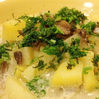 Картошка тушеная с грибами и сметаной