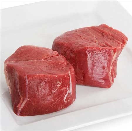 1. Stage. Filet Mignon with Frosting: Salt and pepper the meat.