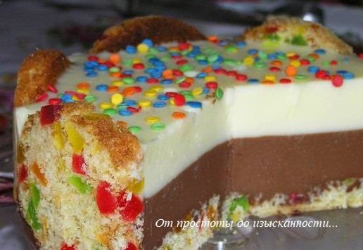 1. Этап. Торт Пасхальный из кексов или куличей: Торт в разрезе на вечернем праздновании.