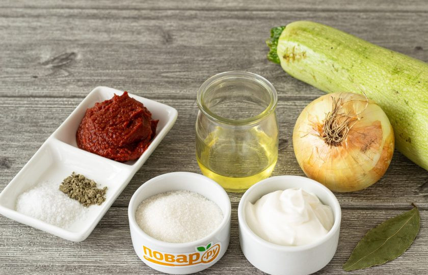 1. Этап. Кабачковая икра с майонезом: Подготовьте все ингредиенты.