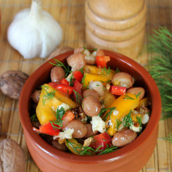 Салат из фасоли с орехами