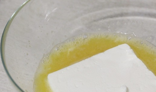 1. Этап. Творожные вафли: Туда же добавить пачку творога.