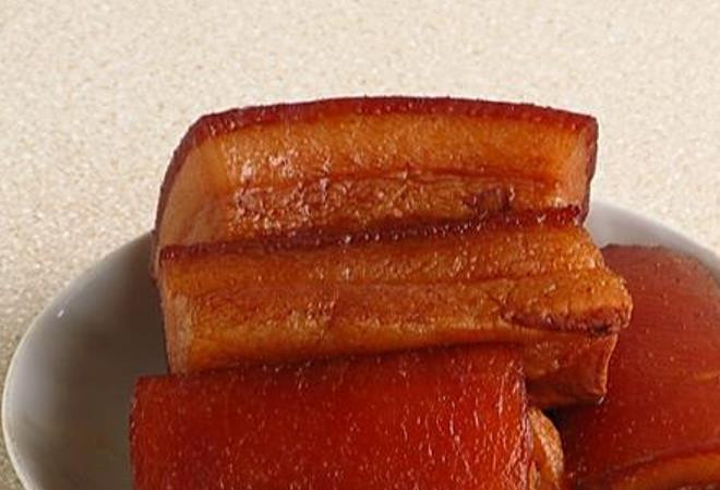 1. Этап. Копченое сало: После окончания варки, выберите сало из кастрюли и остудите.