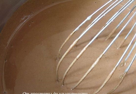 1. Этап. Торт Два шоколада и лесные ягоды: Интенсивно перемешайте.