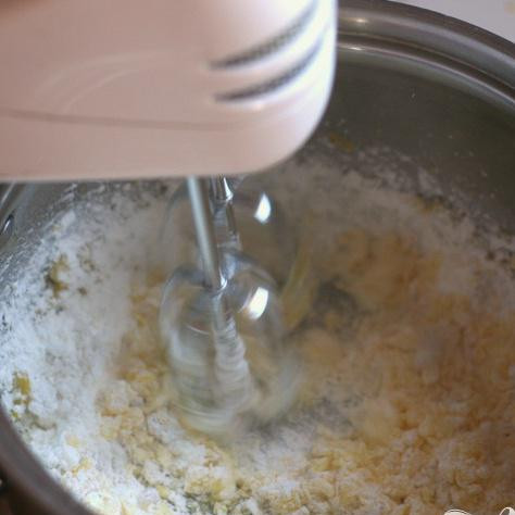 1. Этап. Бабушкин фруктовый пирог: Ещё раз всё перемешайте миксером.