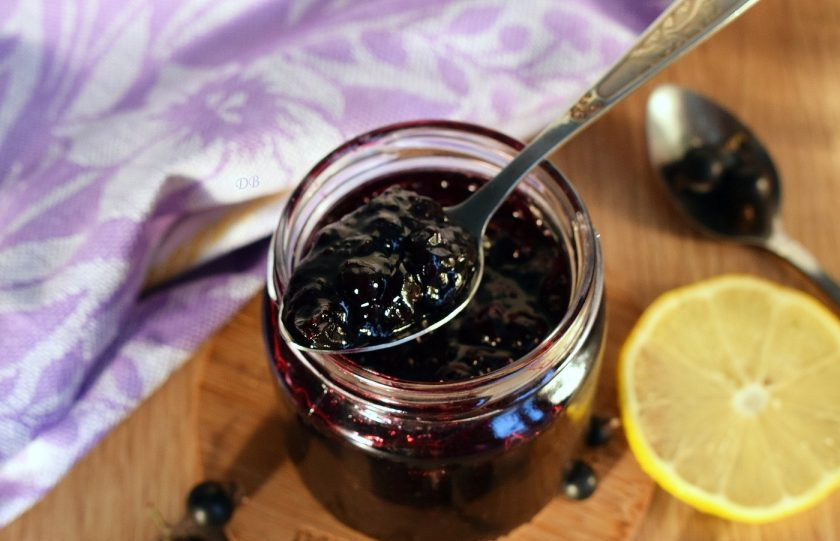 1. Этап. Варенье из смородины Пятиминутка: Горячее варенье разлейте по стерилизованным банкам, закатайте чистыми сухими крышками. Храните в прохладном месте.