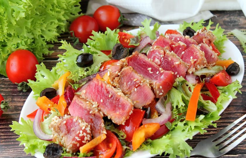 1. Этап. Салат с жареным тунцом: Приятного аппетита!