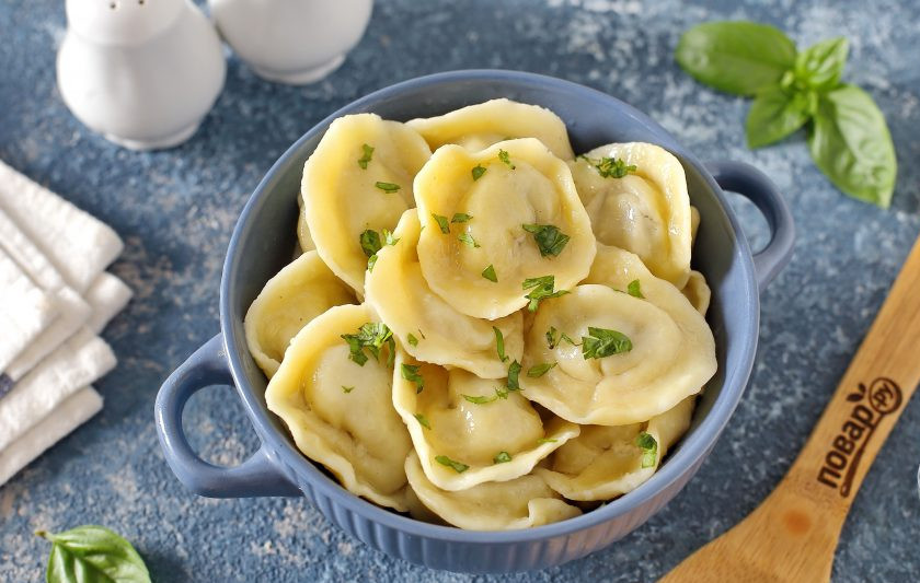 1. Этап. Пельмени с базиликом: Пельмени с базиликом готовы. Приятного аппетита!