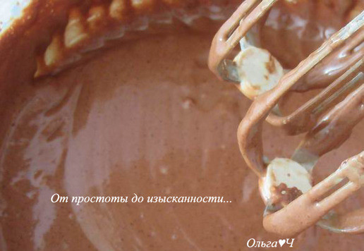 1. Этап. Творожно-шоколадный кекс с алычой: Для третьего слоя взбейте оставшееся яйцо с сахаром (50 г), растительным маслом (20 г), молоком и ванилином. Всыпьте муку (75 г), смешанную с разрыхлителем (1/4 ч. л.), какао и щепоткой соли, взбейте до однородности.