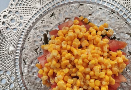 1. Этап. Салат Морской ёж: Добавить кукурузу.