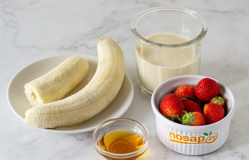 1. Этап. Бананово-ягодный смузи: Подготовьте все ингредиенты.