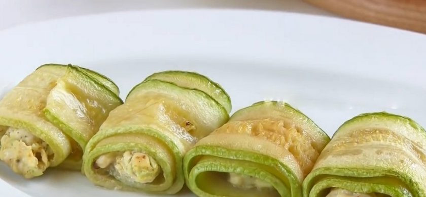 1. Этап. Рулетики из кабачков с курицей Пальчики: 4. На край кабачка выложите кусочки курицы, сверните рулетом и закрепите зубочисткой. Выложите рулетики на противень, смазанный растительным маслом, и выпекайте в течение 20-30 минут в разогретой до 180 градусов духовке. Приятного аппетита!
