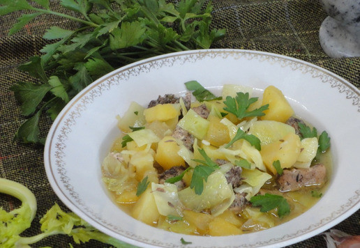 1. Этап. Ирландский айнтопф: Перед подачей посыпать крупно рубленной петрушкой.