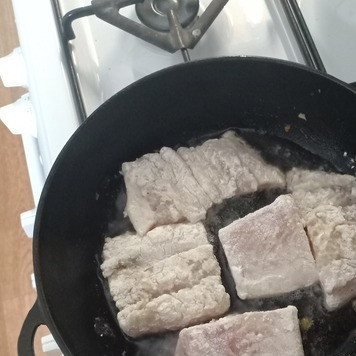 1. Этап. Кулебяка с рисом, луком, яйцами, рыбой: *