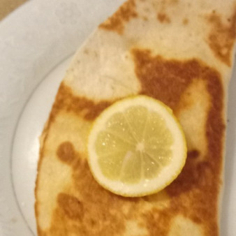 Кесадилья с курицей и лимоном