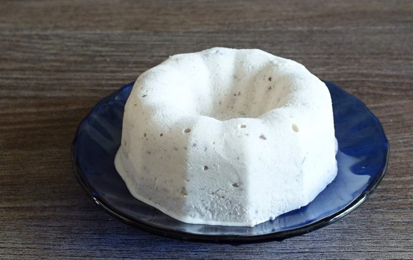 1. Этап. Мороженое с изюмом: По истечении времени мороженое можно подавать к столу.