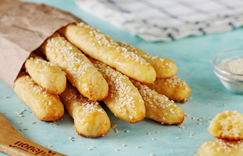 1. Этап. Сырные палочки с кунжутом: Сырные палочки с кунжутом готовы. Приятного аппетита!