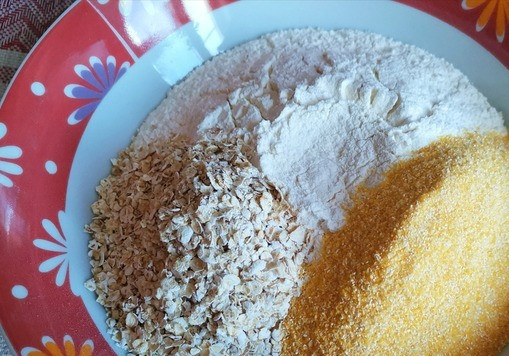 1. Этап. Хлеб Воздушный: измельчённой кукурузной крупы,