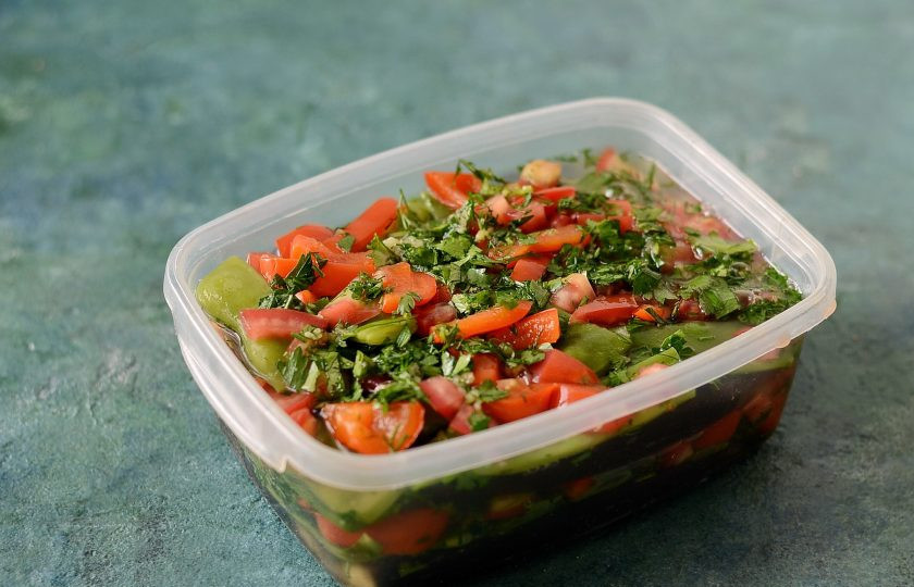 1. Этап. Турша из баклажанов: Залейте холодным рассолом овощи. Поставьте гнет, оставьте на 4-8 дней при комнатной температуре.