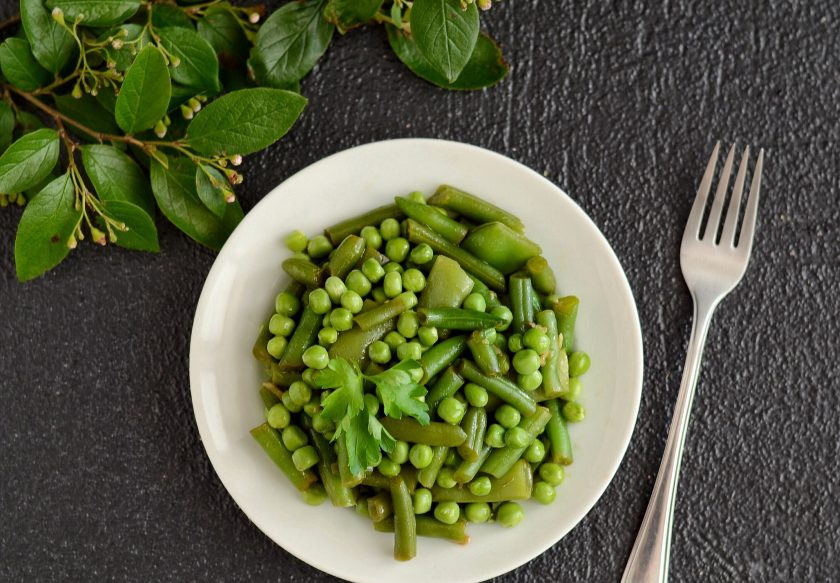 1. Этап. Салат из горошка и фасоли: Салат из горошка и фасоли готов, приятного аппетита!