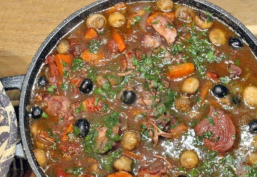 1. Этап. Петух по-бургундски ( «Coq au vin»): Вот, что должно получиться.
