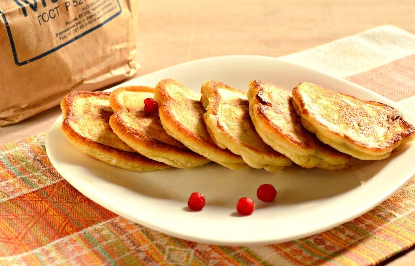 1. Этап. Рецепт оладий на молоке без дрожжей: Запекайте оладья с обеих сторон в разогретом масле до румяной корочки. Приятного чаепития!