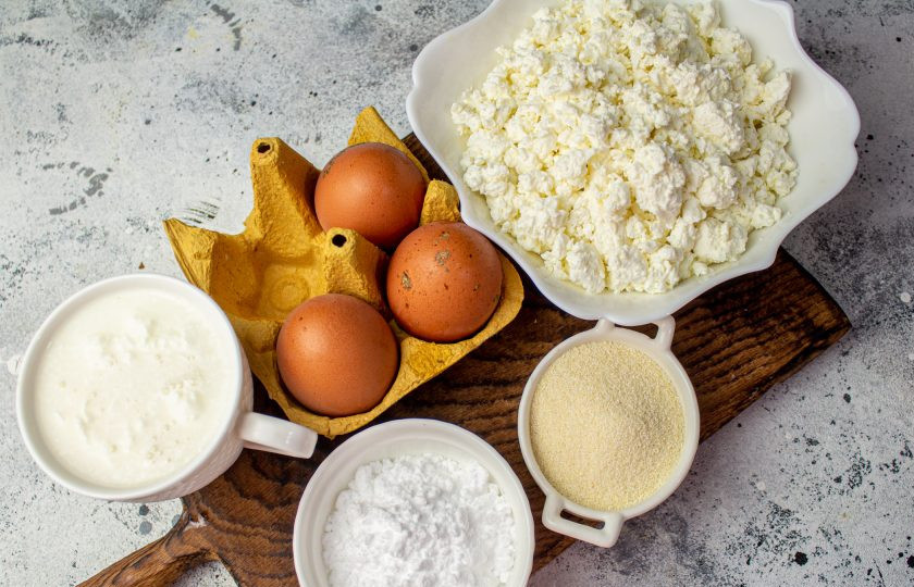 1. Этап. Творожная запеканка с йогуртом: Подготовьте все необходимые ингредиенты.