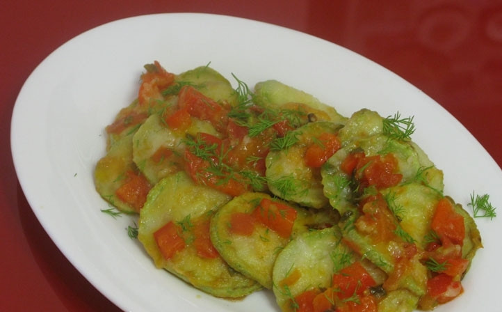 1. Этап. Кабачки по-гречески: 7. Вот и все, наши кабачки по-гречески в домашних условиях готовы. Солим и перчим по вкусу и перед подачей еще можно присыпать зеленью.