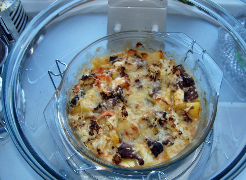 1. Этап. Рагу в аэрогриле: 3. Дальше посыпаем тертым твердым сыром и готовим еще 10 минут. Вуаля!