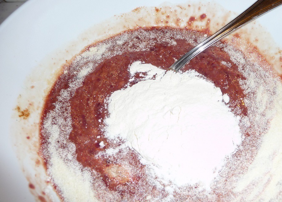 Chicken liver pancakes 1. Stage. Chicken liver pancakes: Add eggs, flour, semolina, salt and pepper. Mix everything well.