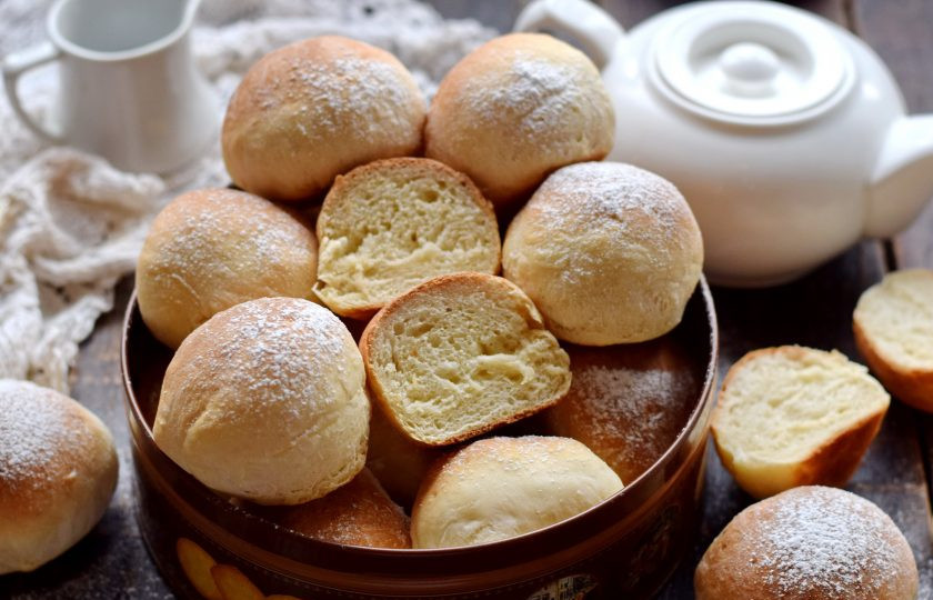 1. Этап. Булочки Столичные: Готовые булочки остудите, подайте на стол к чашке чая.