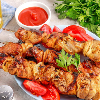 Шашлык из свинины с луком и водкой