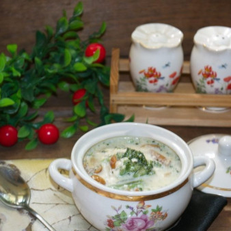 Капуста брокколи под сливочным соусом