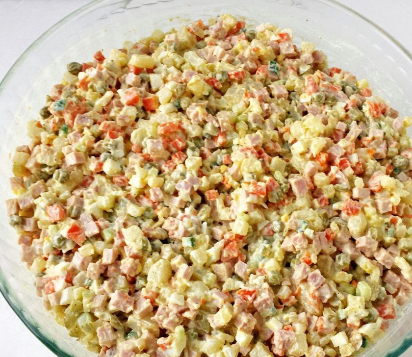 1. Этап. Салат из соленых огурцов: 5. Заправляю салат майонезом (если готовлю заранее, то количество майонеза удваиваю, чтобы салат им пропитался).