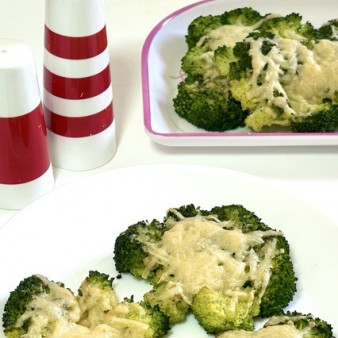 Раздавленная брокколи, запечённая с сыром