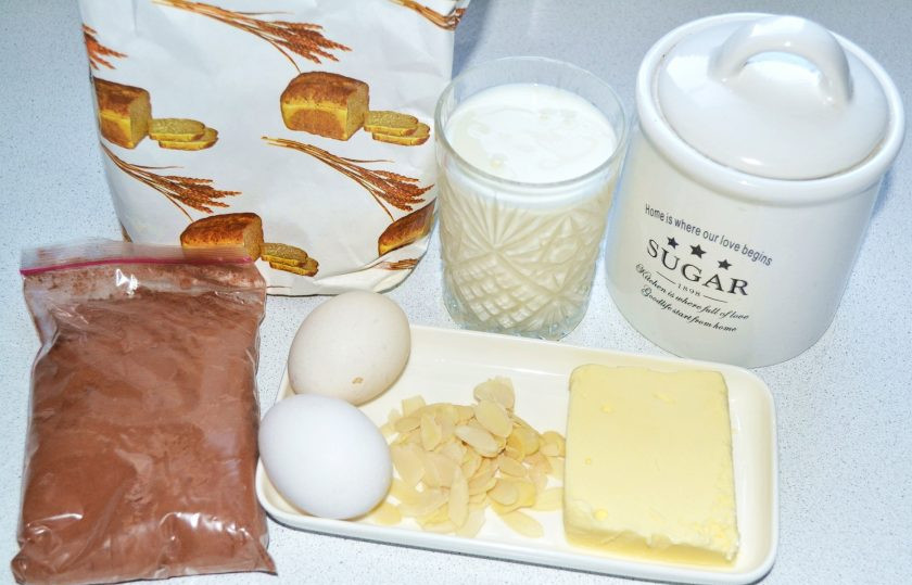 1. Этап. Шоколадный бисквит на кефире: Вот такие ингредиенты мы будем использовать.