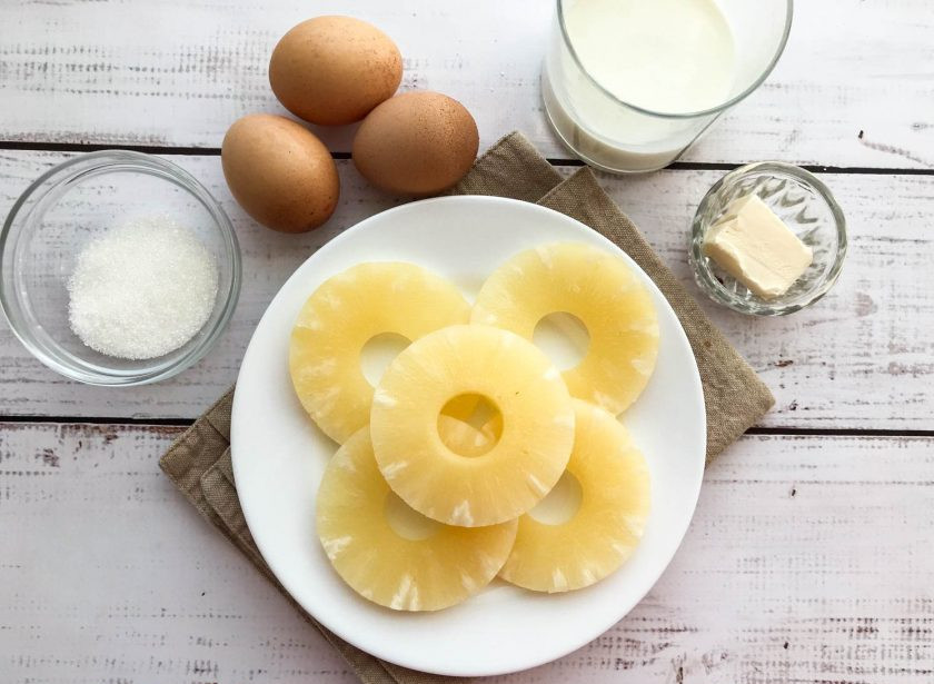 1. Этап. Омлет с ананасами: Подготовьте все необходимые ингредиенты.