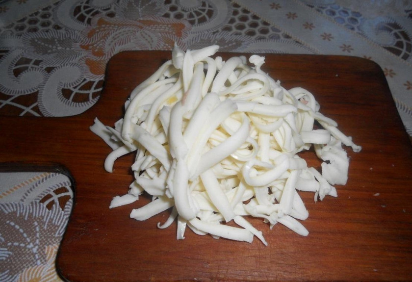 1. Этап. Начинка с колбасой для лаваша: Тоже делаем с плавленным сырком.