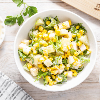 Салат с сыром, ананасом и кукурузой