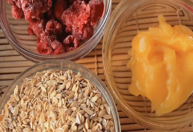 1. Этап. Кисель из овсянки: Подготовьте все необходимые продукты.