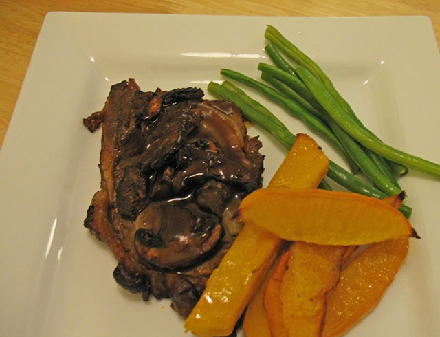 1. Этап. Ромштекс из свинины в духовке: Готовый ромштексы из свинины в духовке советую подавать со спаржей, овощами (можно гриль). Приятного аппетита!