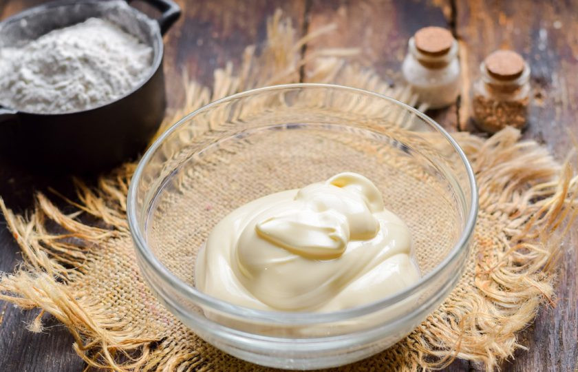 1. Этап. Блины на майонезе без яиц: В миску переложите майонез.