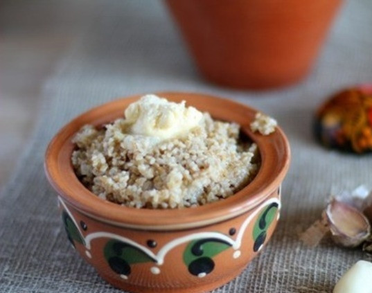 1. Этап. Каша из полбы в мультиварке: Посолите. Включите в мультиварке режим режим 