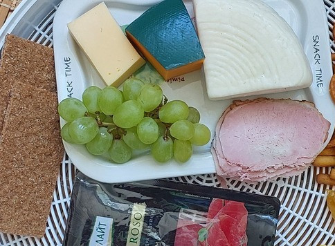 1. Этап. Фуршетный стаканчик Фруктово-сырно-мясной: Ингредиенты понятны. Количество указала примерное на один стаканчик.