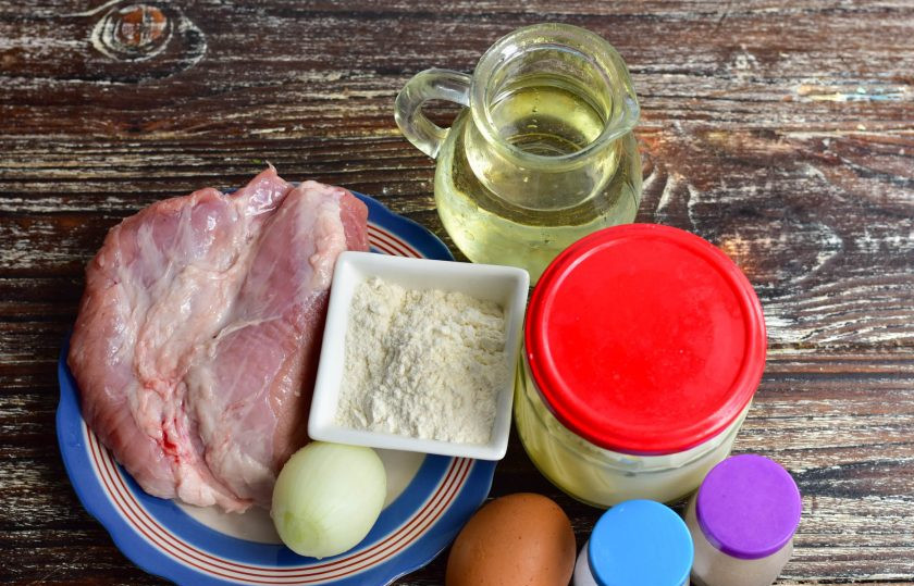 1. Этап. Оладьи из рубленой свинины: Подготовьте ингредиенты.