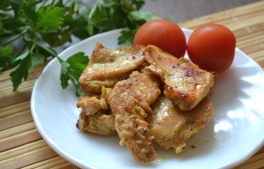 1. Этап. Маринад для индейки: Обжарьте филе индейки на сковороде или запеките в духовке. Подавайте с гарниром или в качестве закуски. Приятного аппетита!