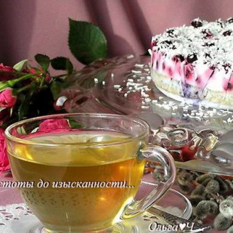 Кокосовый торт с ягодами